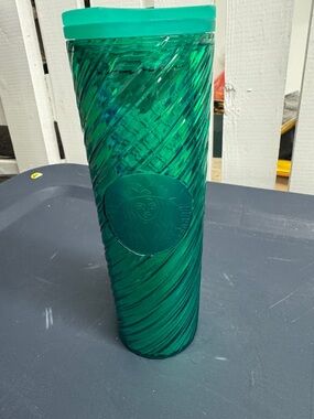 Starbucks Winter 2022 Swirl Textured 16 oz Cold Drink Tumbler Green New